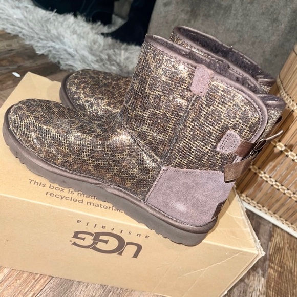 Cheetah Uggs - Bailey Bow - Picture 2 of 3